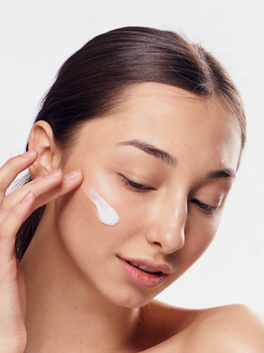 Berries Glow Facial Scrub